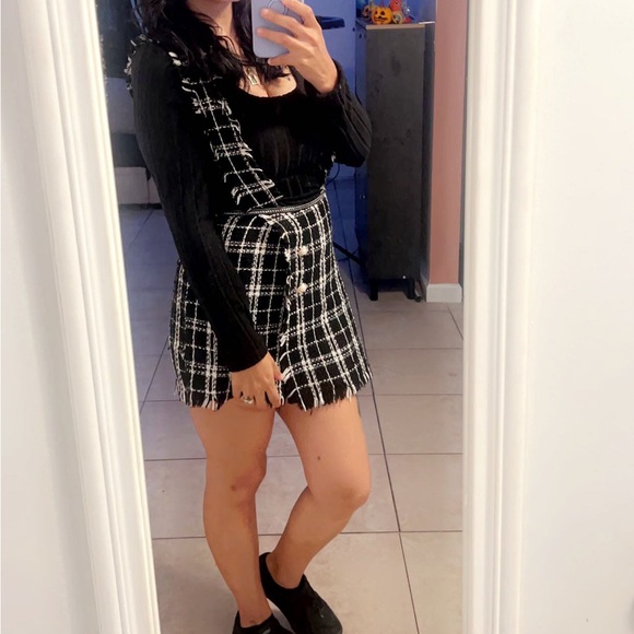 Short skirt overalls - Picture 1 of 1